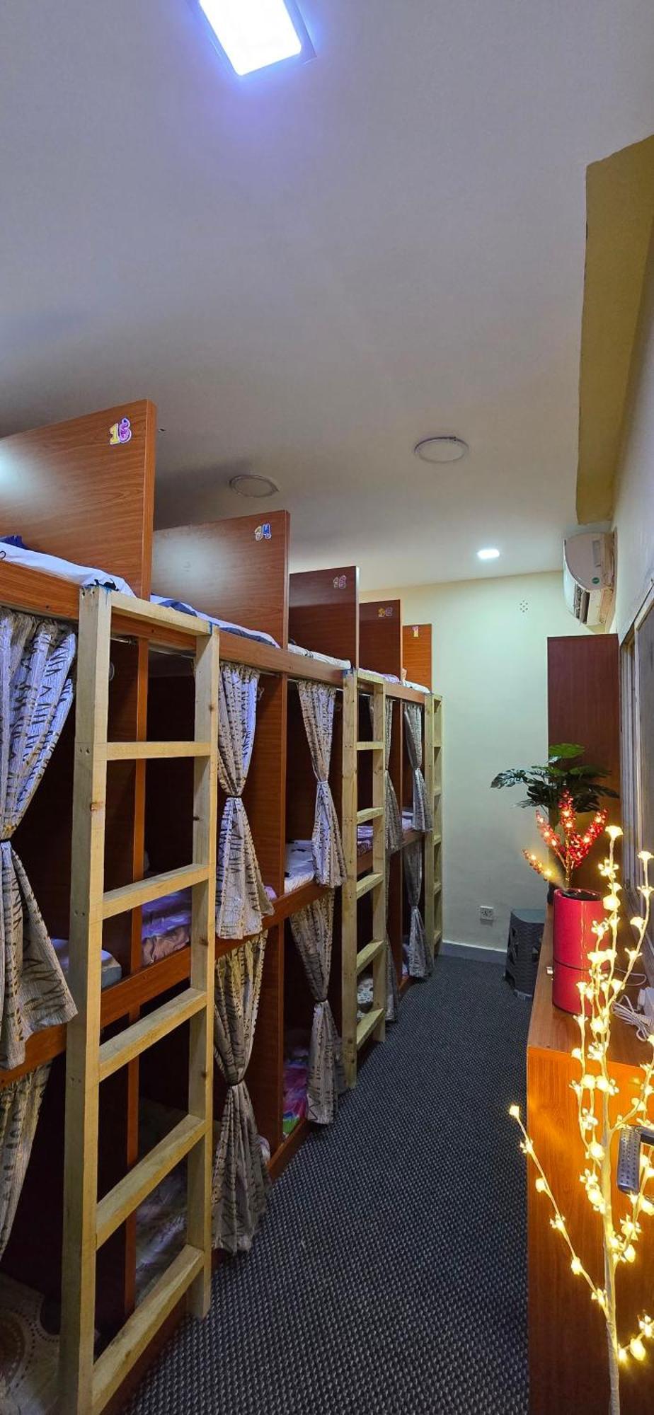Alharaki Capsule Bed & Breakfast Дубай Екстериор снимка